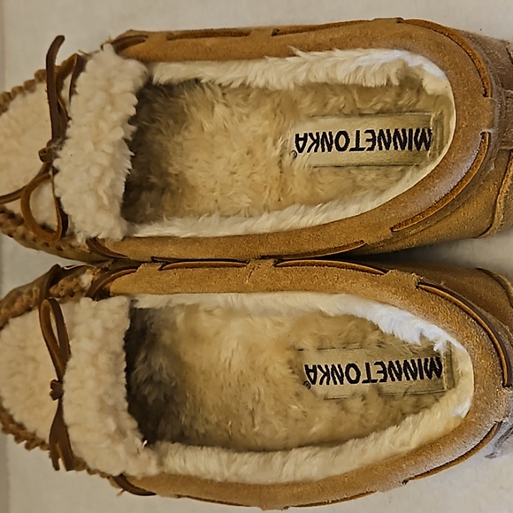 Minnetonka | Women's Tan Leather Slip-On Moccasin Indoor/Outdoor Slippers Sz 7 - Picture 6 of 12